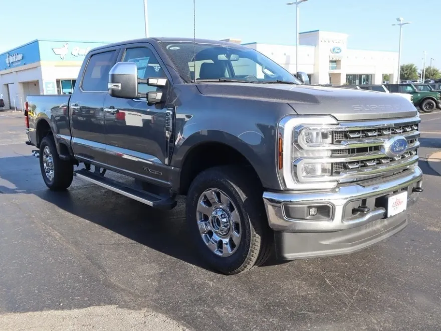 2025 Ford F-250 Lariat photo 1