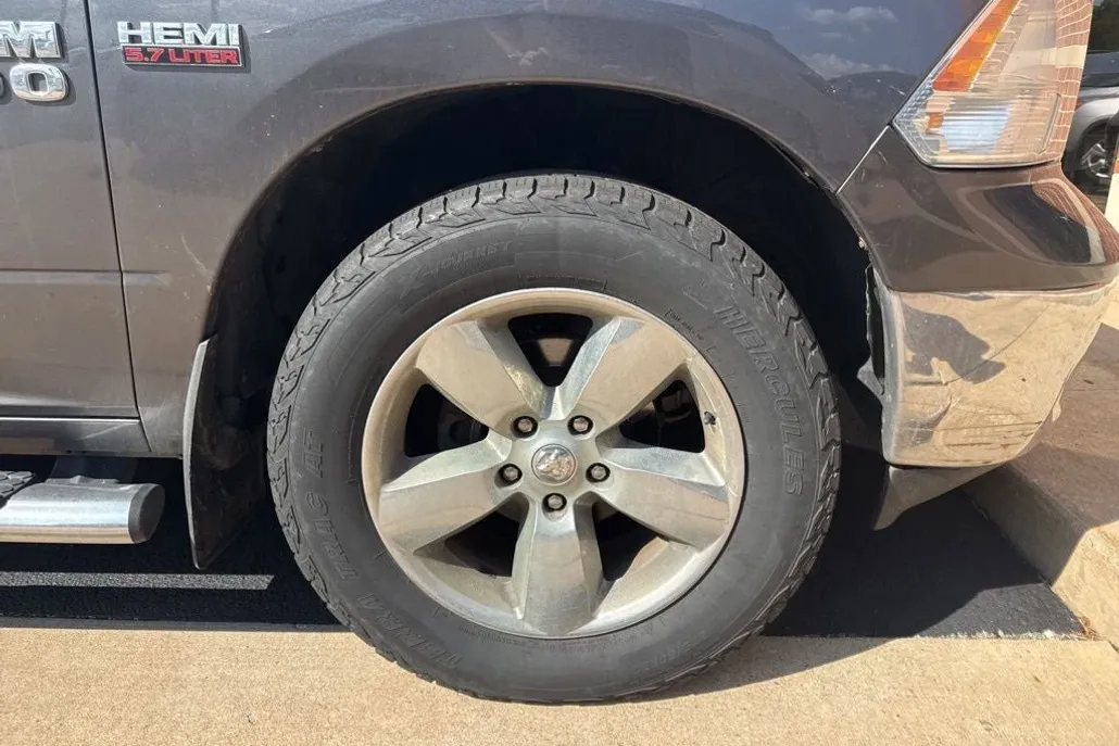 2016 Ram 1500 SLT photo 1
