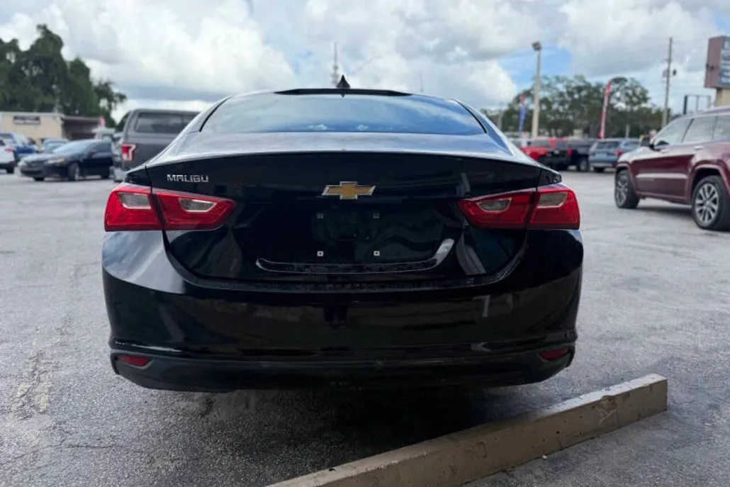 2017 Chevrolet Malibu LS photo 1