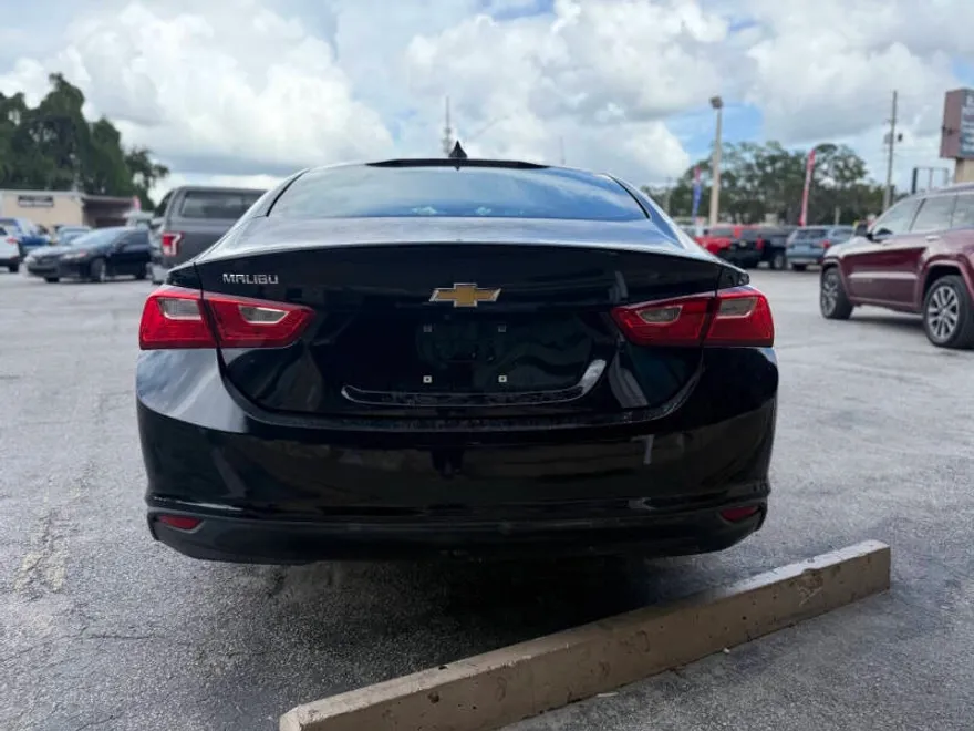 2017 Chevrolet Malibu LS photo 1