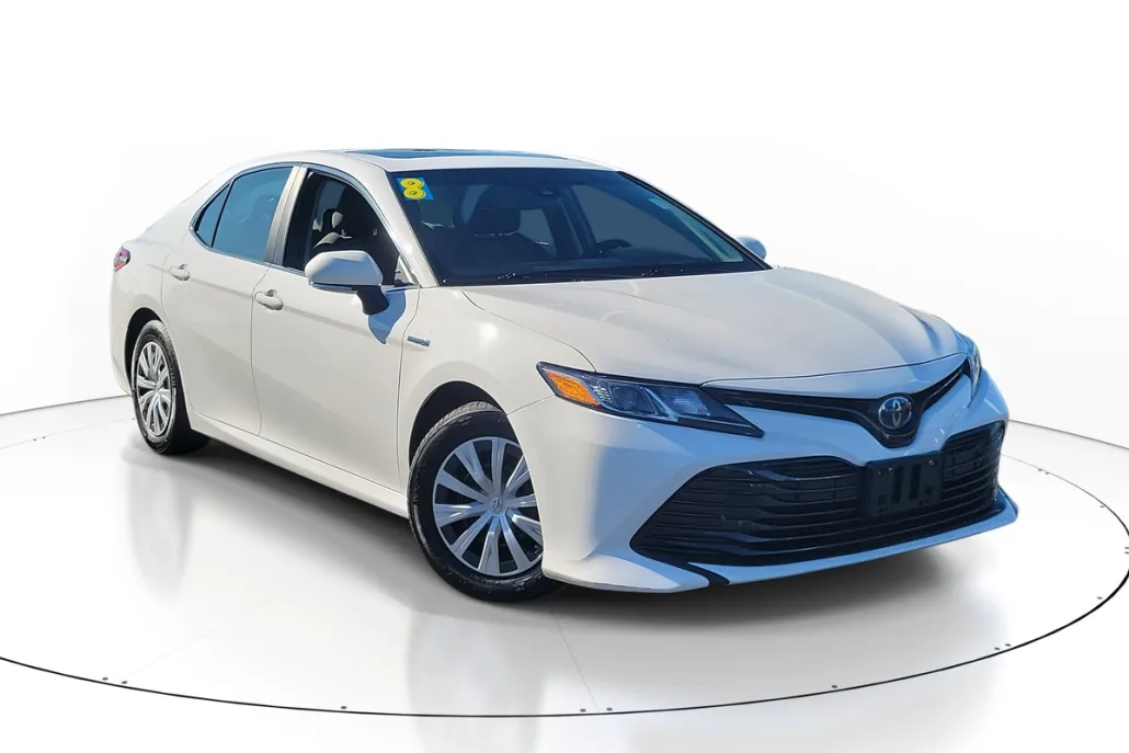 2018 Toyota Camry Hybrid LE photo 1