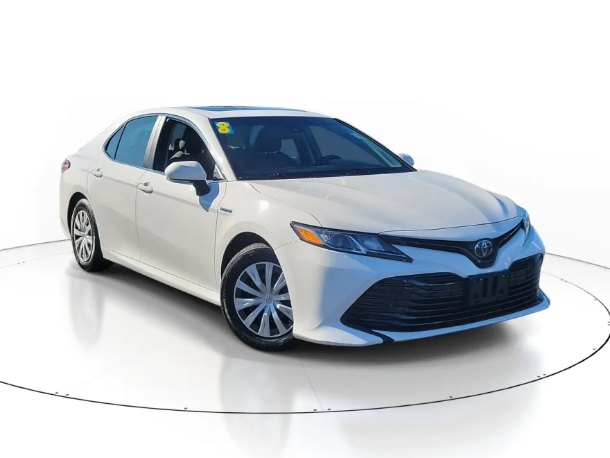 2018 Toyota Camry Hybrid LE photo 1