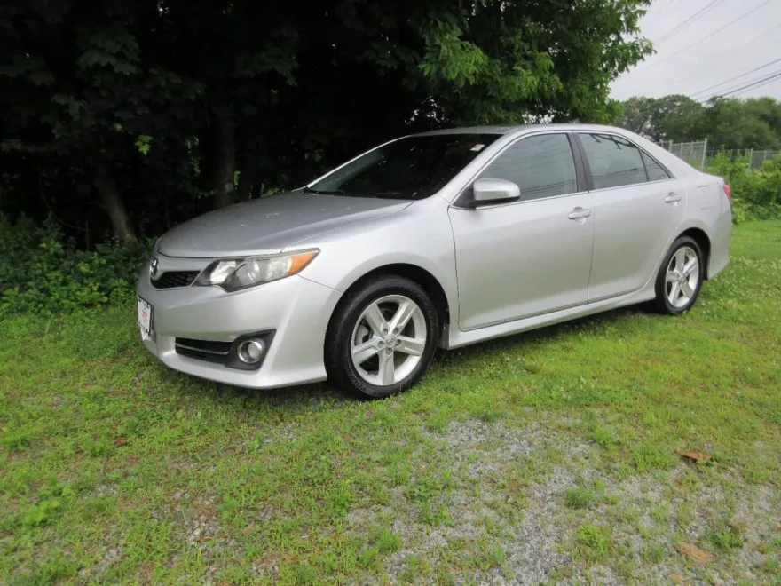 2013 Toyota Camry SE photo 1