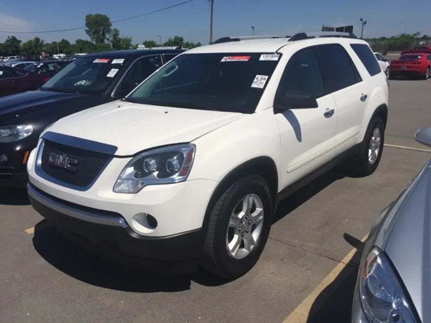 2011 Gmc Acadia SLE photo 1