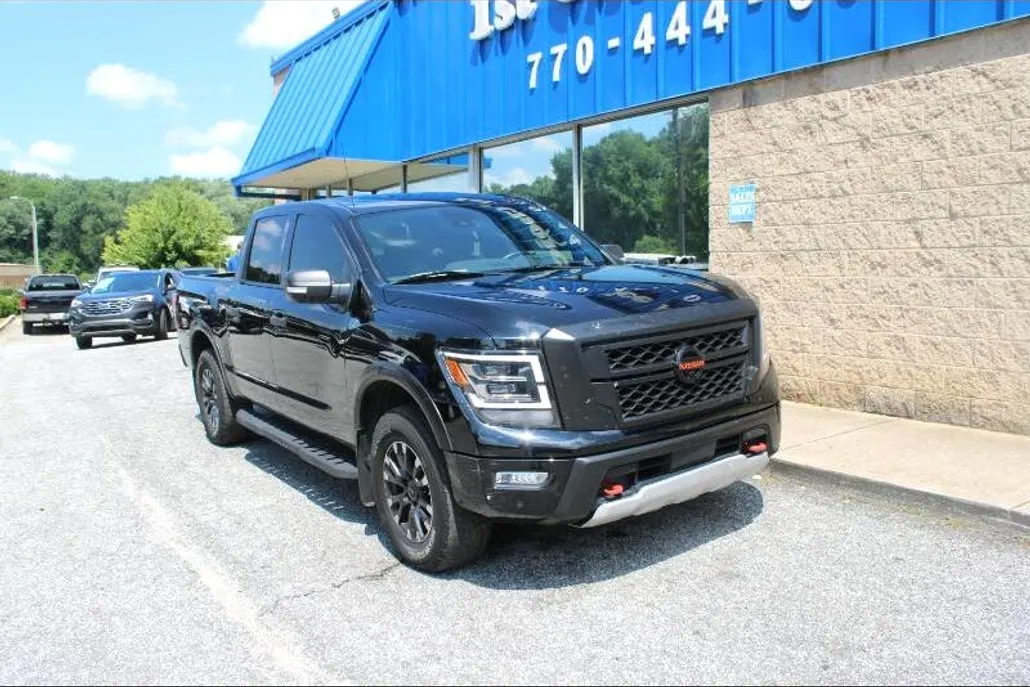 2021 Nissan Titan Crew Cab PRO-4X photo 1