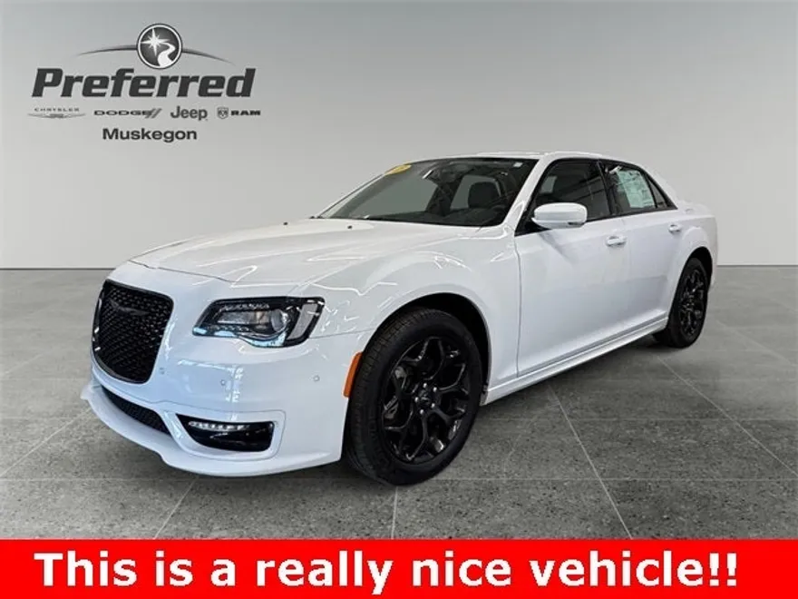 2023 Chrysler 300 Touring L photo 1