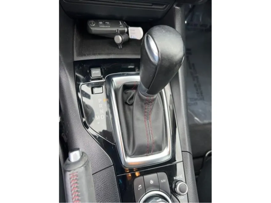 2015 Mazda Mazda3 s Grand Touring Hatchback photo 12