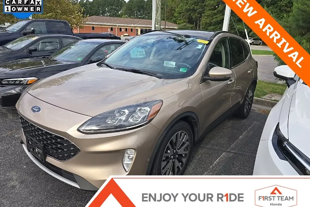 2020 Ford Escape Titanium Hybrid photo 1