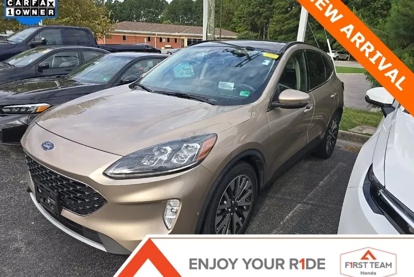 2020 Ford Escape Titanium Hybrid photo 1