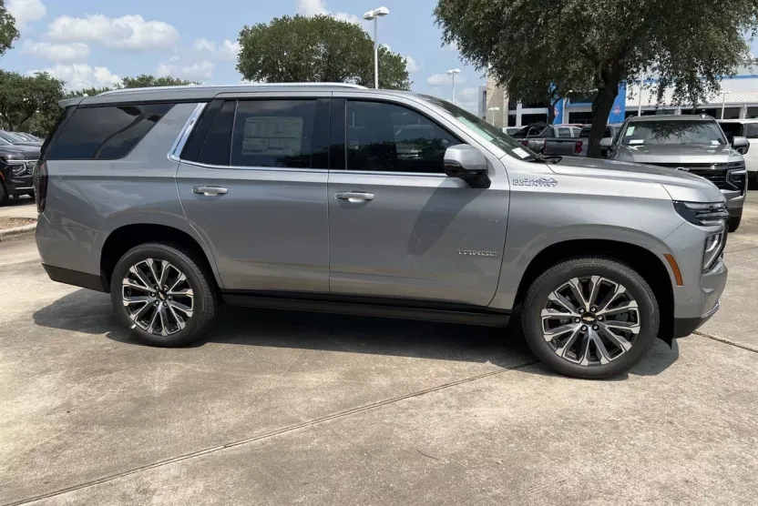 2025 Chevrolet Tahoe High Country photo 1