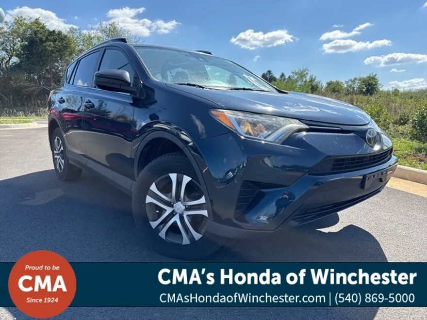 2017 Toyota RAV4 LE photo 1