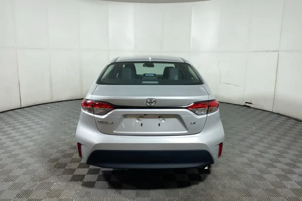 2024 Toyota Corolla LE photo 1