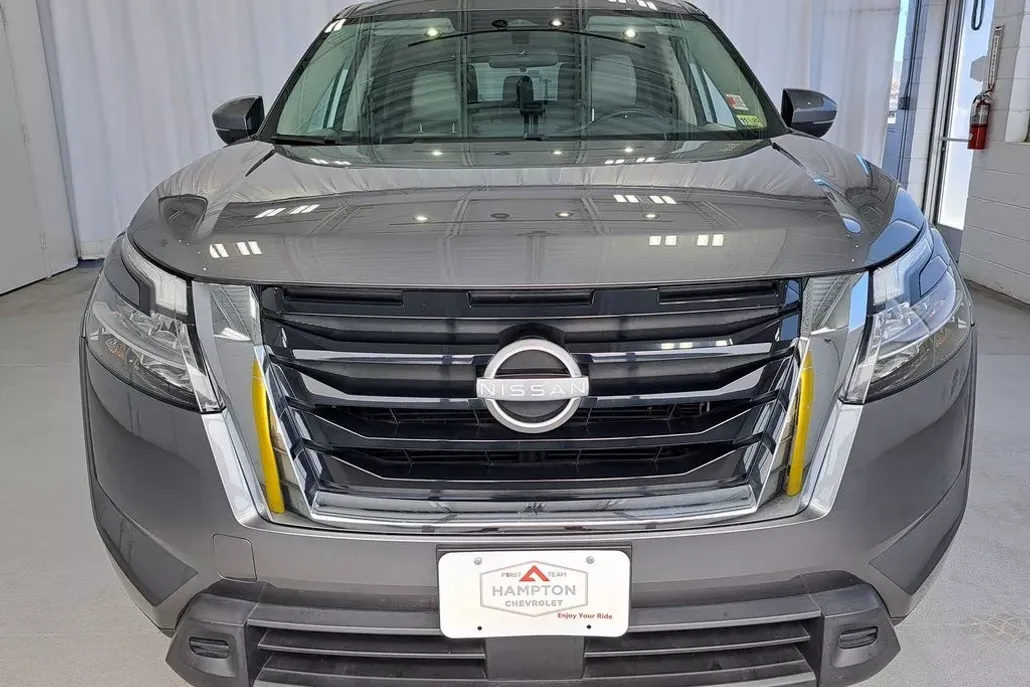 2022 Nissan Pathfinder SV photo 1