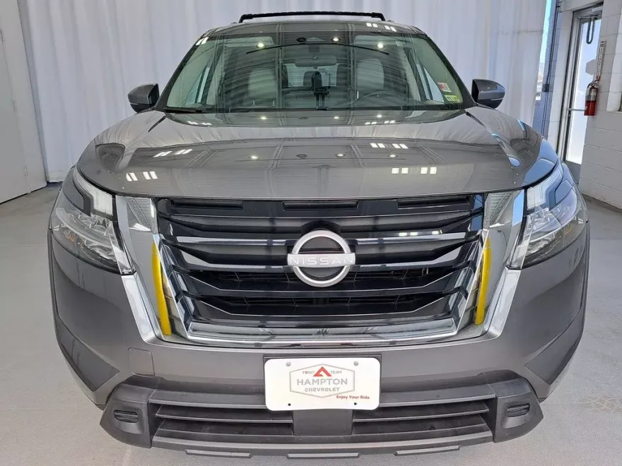 2022 Nissan Pathfinder SV photo 1