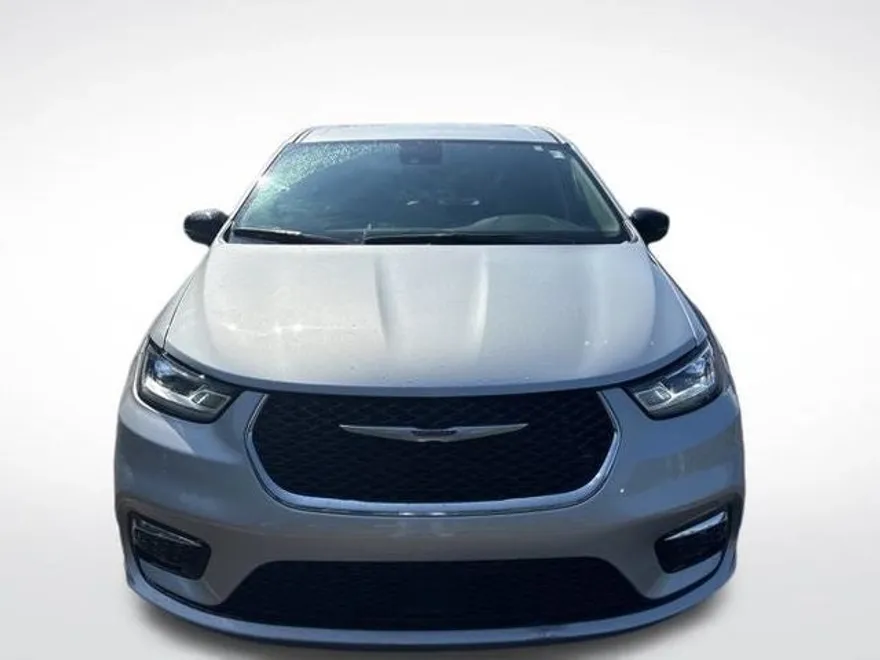 2024 Chrysler Pacifica Touring L photo 1