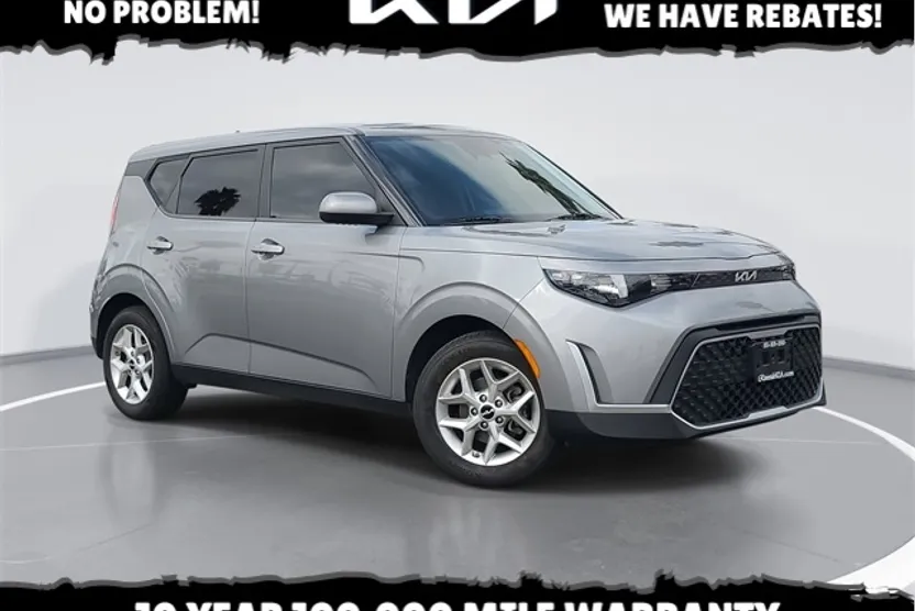 2023 Kia Soul LX photo 1
