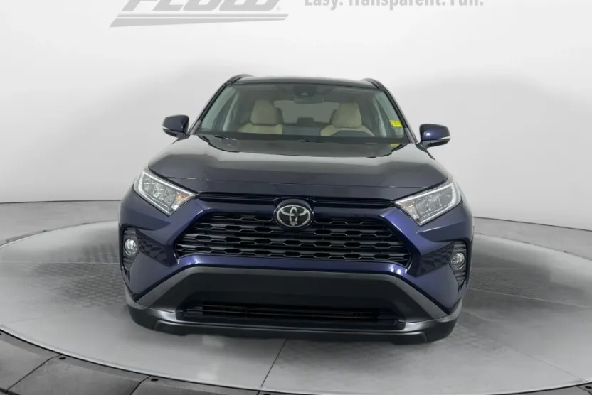 2020 Toyota RAV4 XLE photo 1