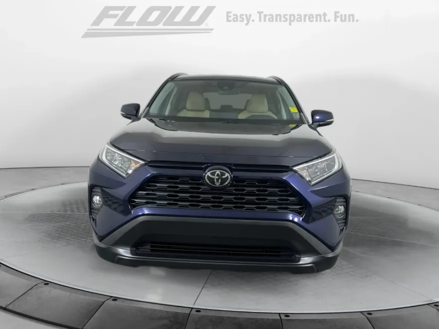 2020 Toyota RAV4 XLE photo 1