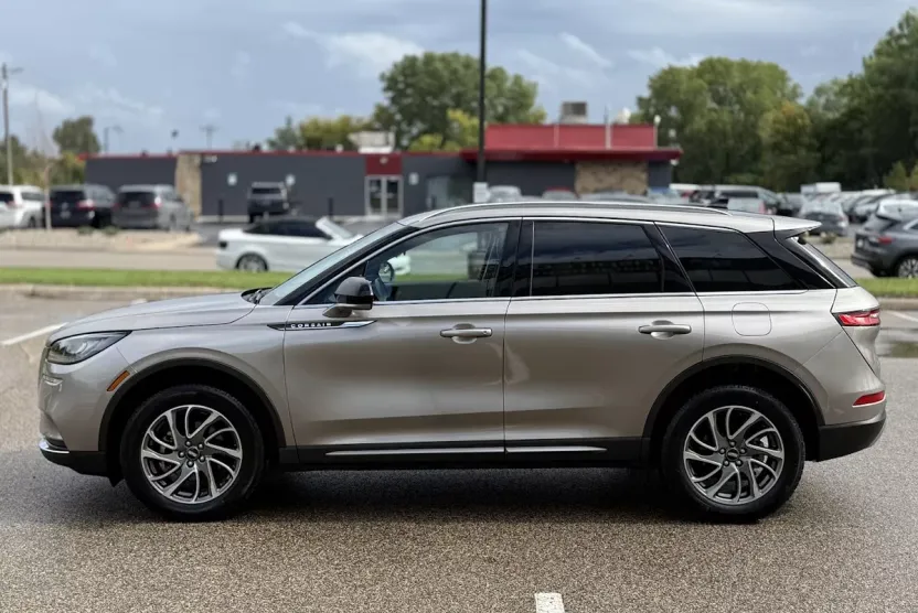 2021 Lincoln Corsair Standard photo 1