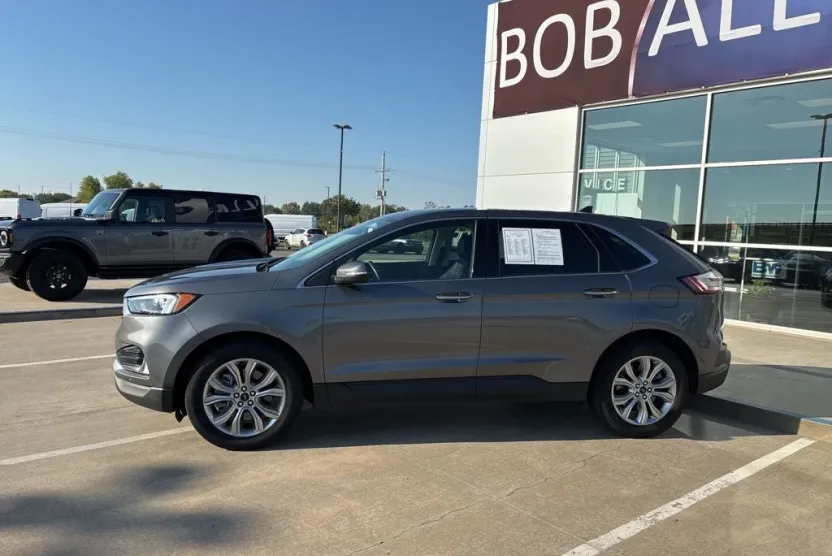 2024 Ford Edge Titanium photo 1