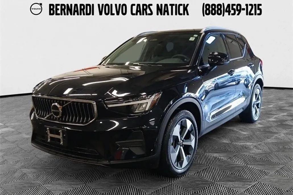2024 Volvo XC40 Core photo 1