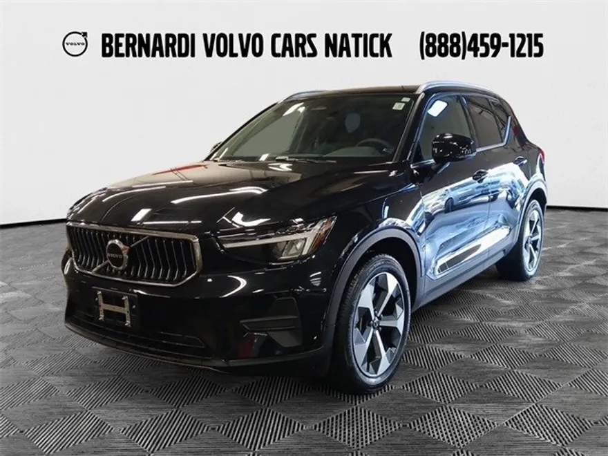 2024 Volvo XC40 Core photo 1