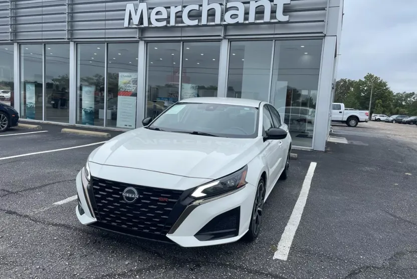 2024 Nissan Altima 2.5 SR photo 1