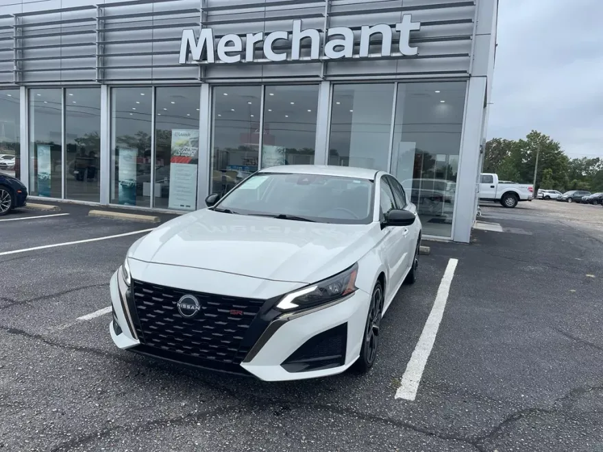 2024 Nissan Altima 2.5 SR photo 1