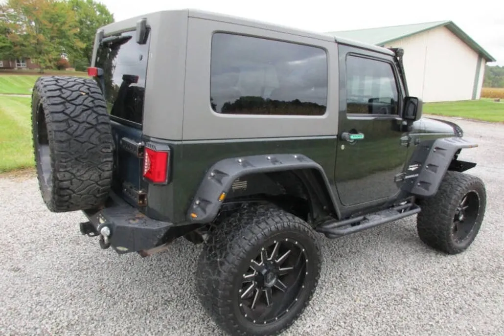 2010 Jeep Wrangler Unlimited Sahara photo 1