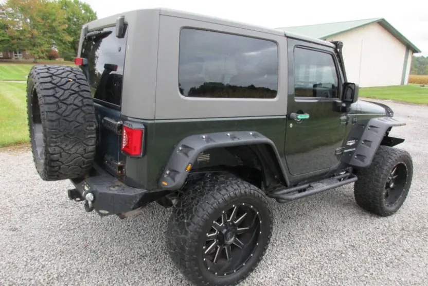 2010 Jeep Wrangler Unlimited Sahara photo 1