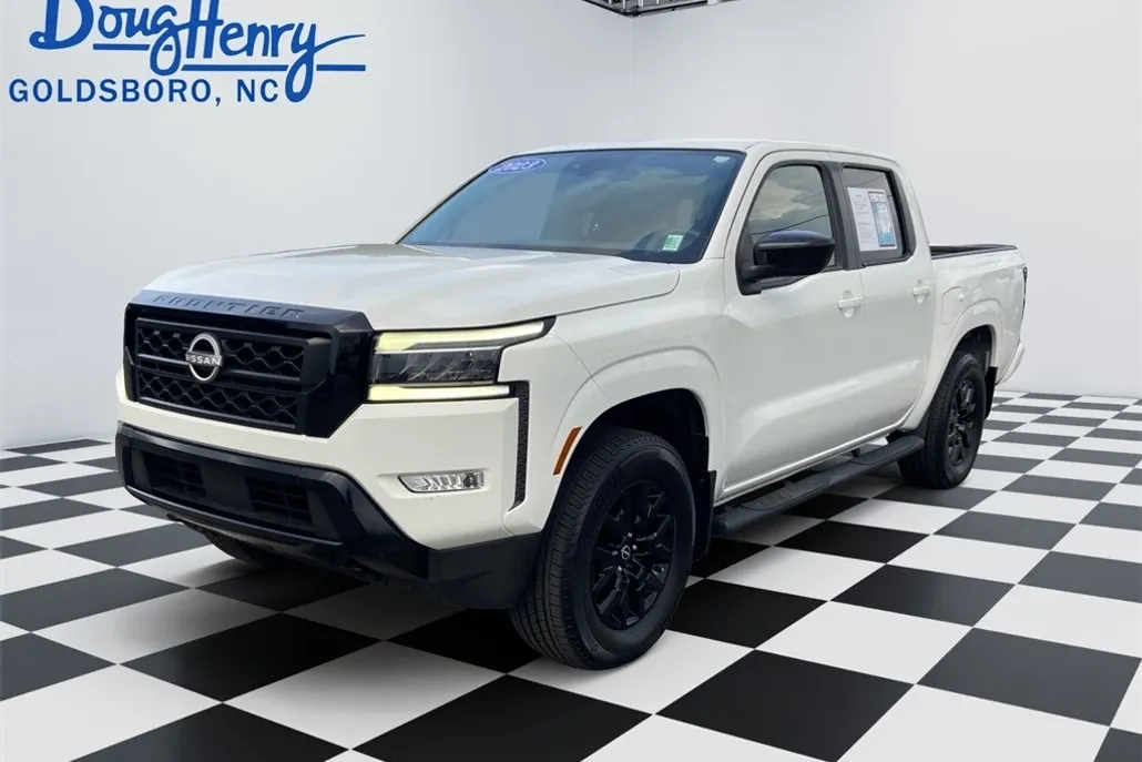 2023 Nissan Frontier SV photo 1