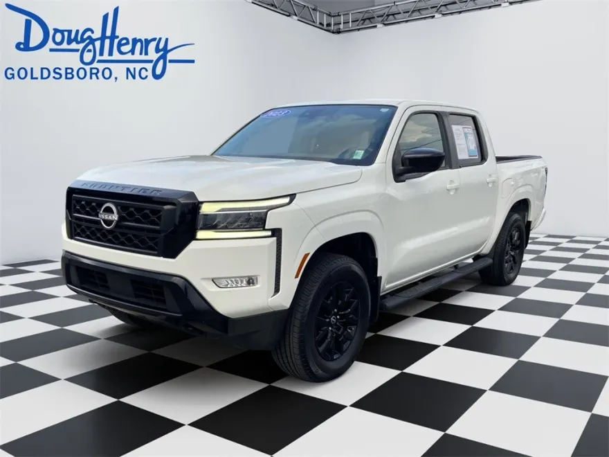 2023 Nissan Frontier SV photo 1