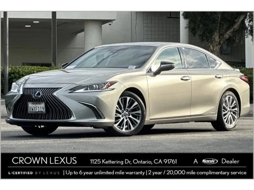 2021 Lexus ES 300h photo 1