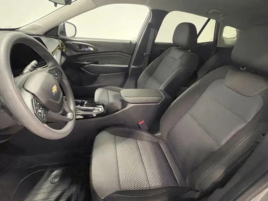 2024 Chevrolet Trax LT photo 1