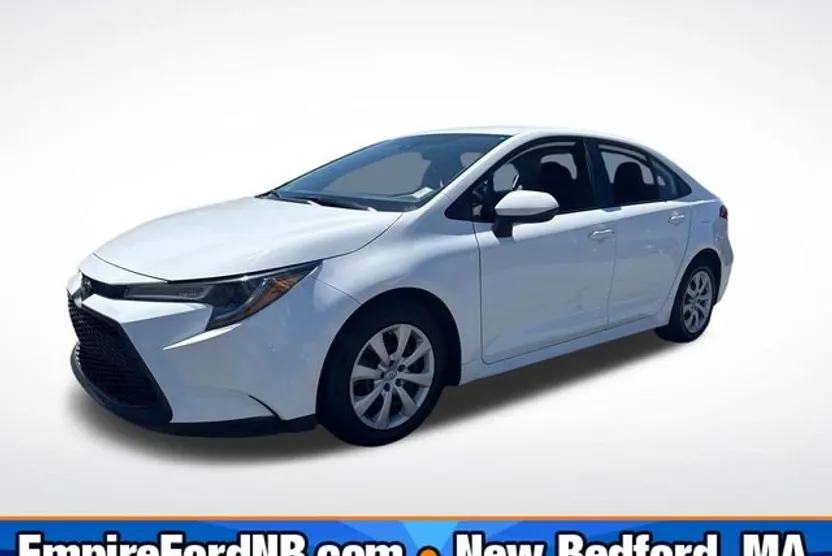 2021 Toyota Corolla LE photo 1