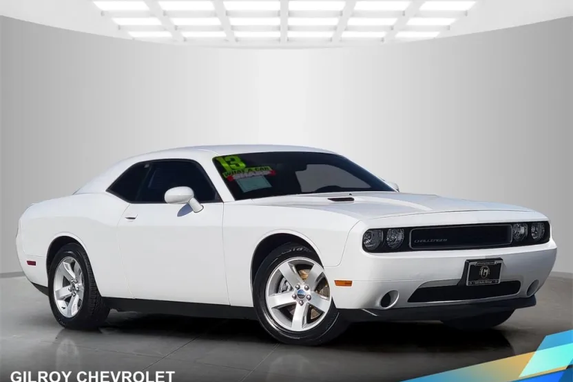 2013 Dodge Challenger SXT photo 1