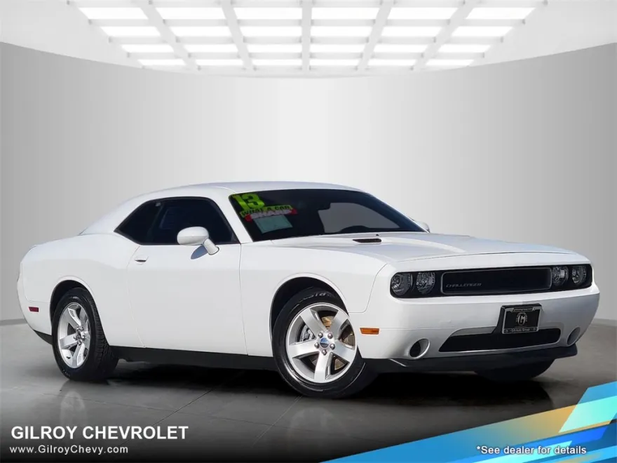 2013 Dodge Challenger SXT photo 1