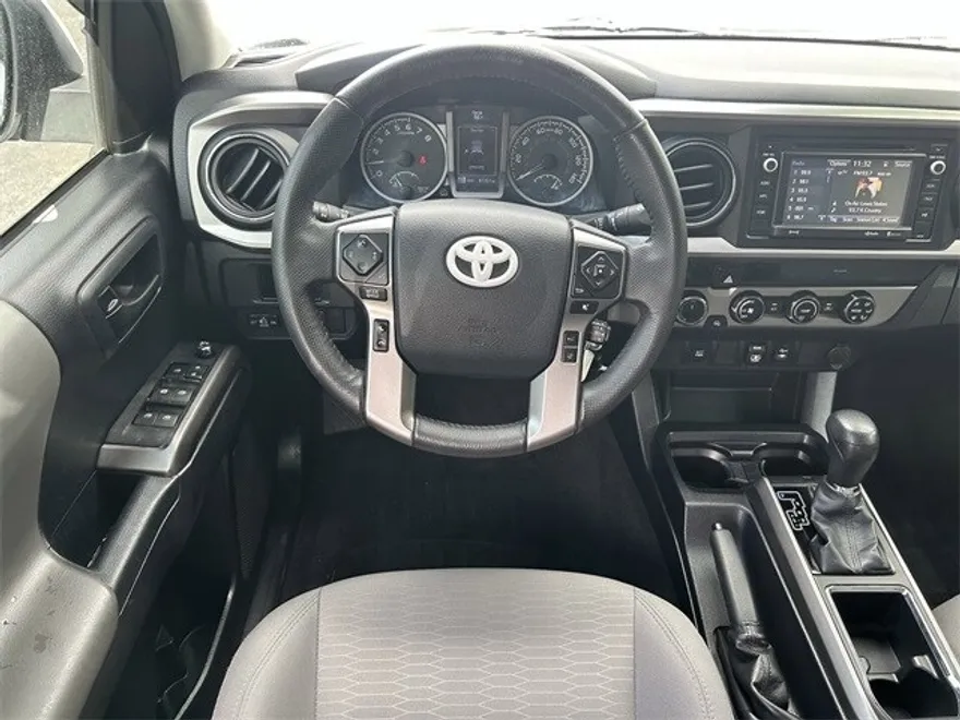 2018 Toyota Tacoma V6 4x4 photo 1