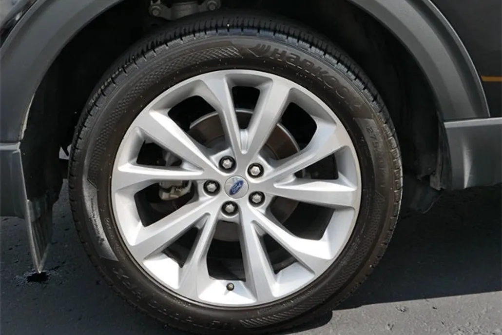 2022 Ford Explorer Platinum photo 1