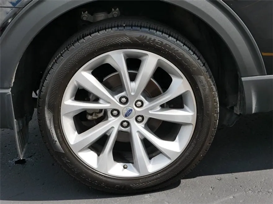 2022 Ford Explorer Platinum photo 1
