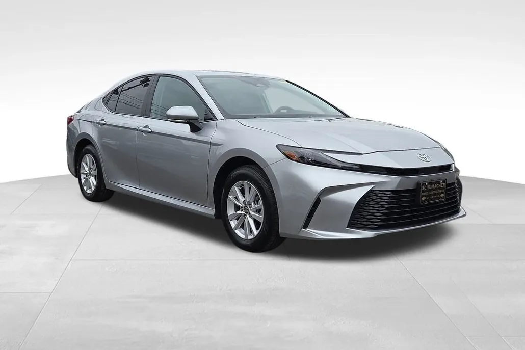 2025 Toyota Camry LE photo 1