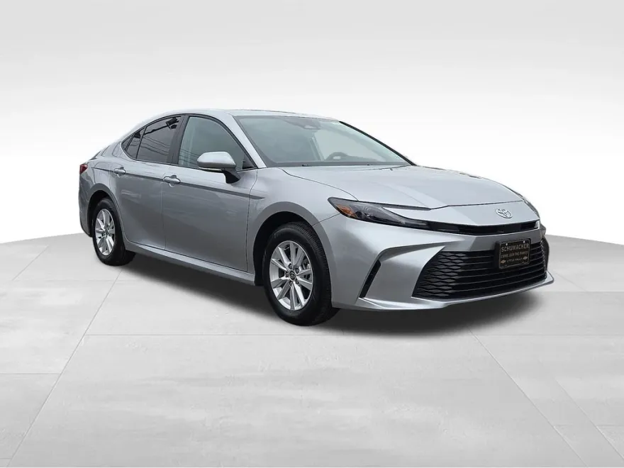 2025 Toyota Camry LE photo 1