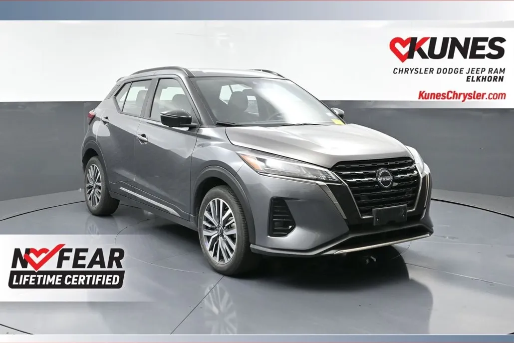 2024 Nissan Kicks SR photo 1