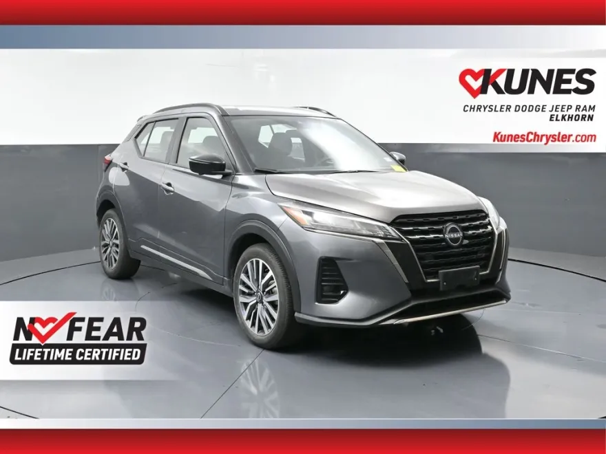 2024 Nissan Kicks SR photo 1