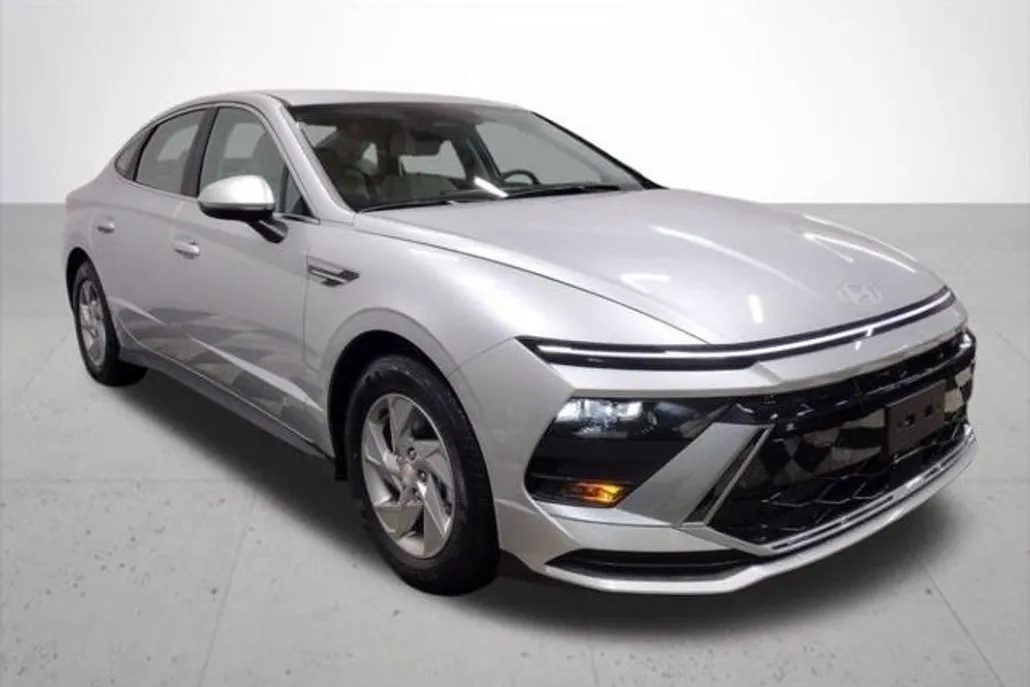 2025 Hyundai Sonata SE photo 1