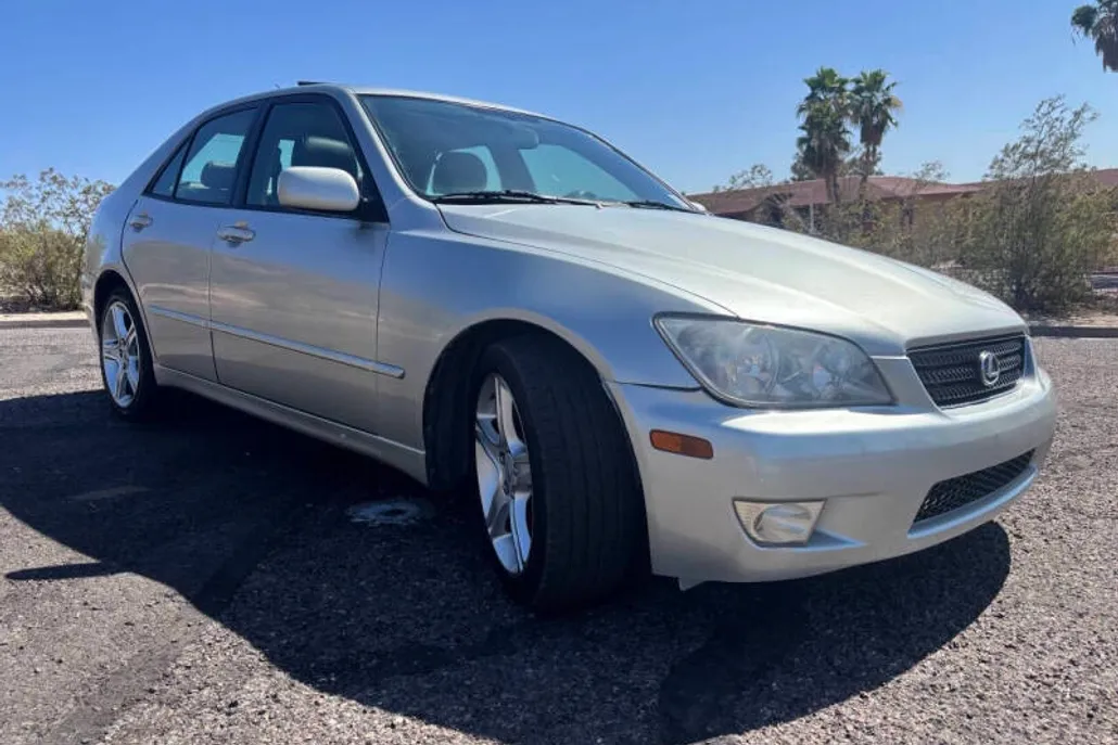 2002 Lexus IS 300 photo 1