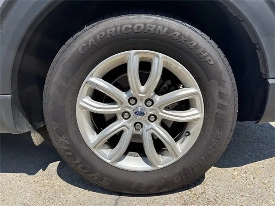 2021 Ford Explorer Base photo 1