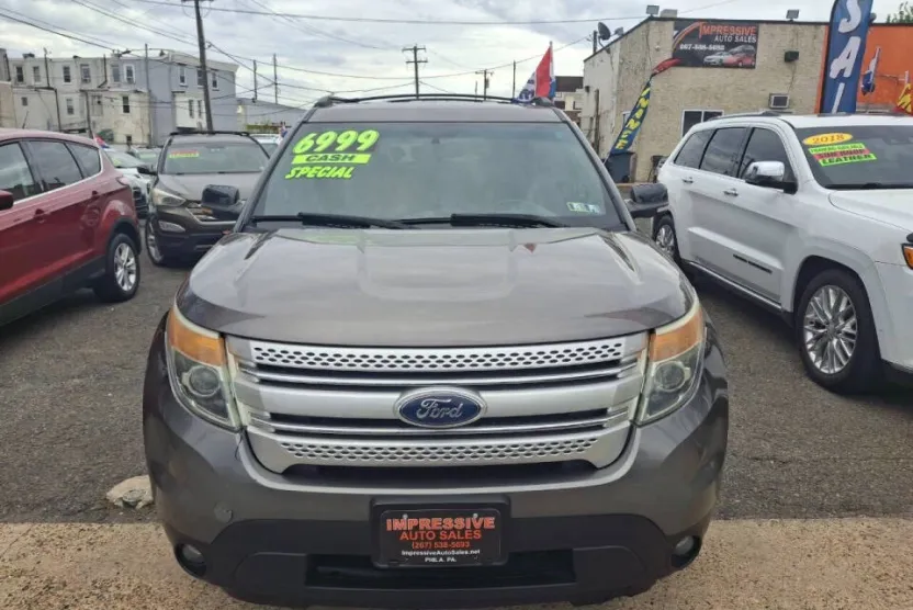 2011 Ford Explorer XLT photo 1