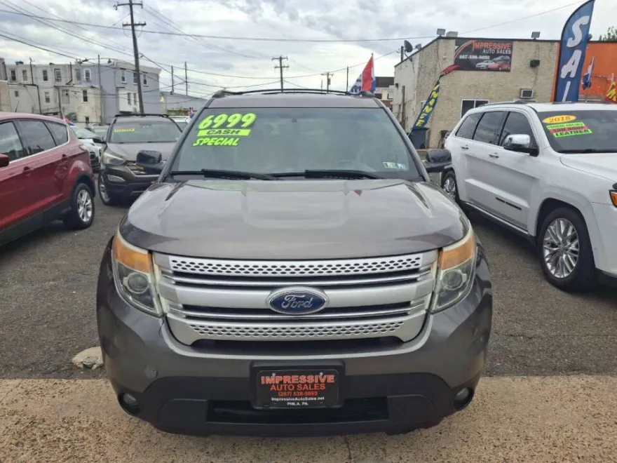2011 Ford Explorer XLT photo 1