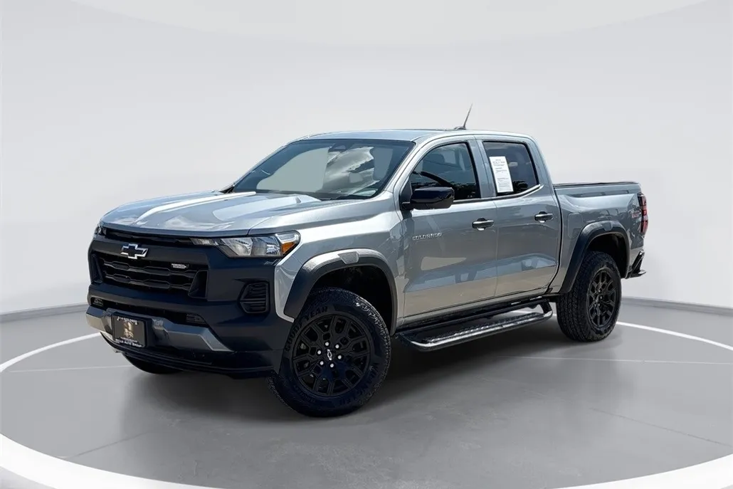 2024 Chevrolet Colorado Trail Boss photo 1